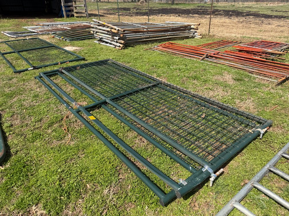 County Line 10' Wire Filled Gate