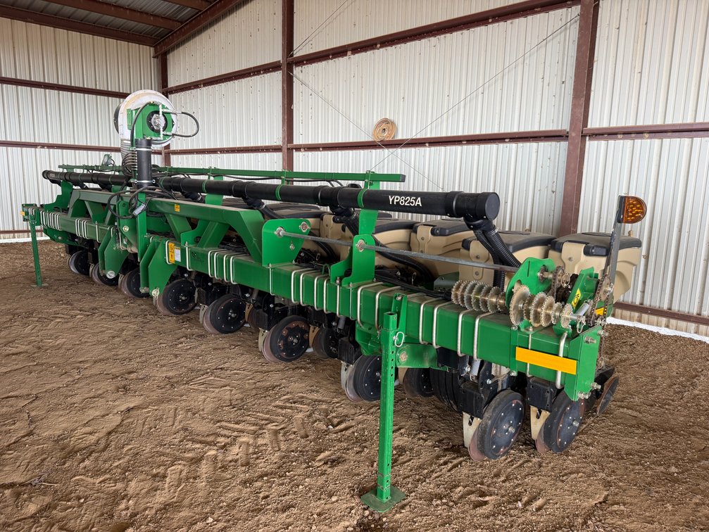 Great Plains Yield-Pro YP825A 8-row Twin Row 38" Planter