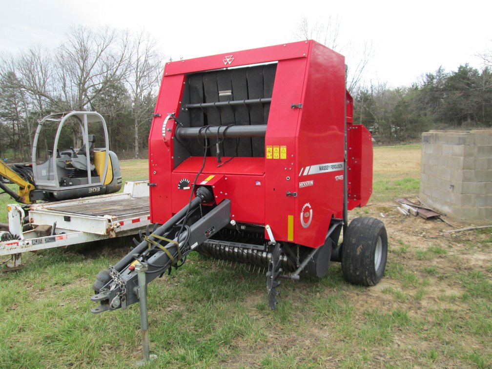 Massey Ferguson 1745 Round Baler AGCM17450LHR02161 INV# 37278