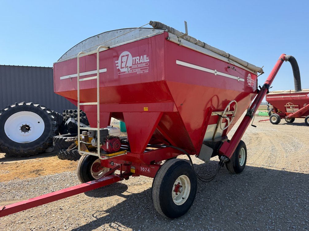 EZ-Trail 3400 Gravity Wagon w/ Hyd Auger