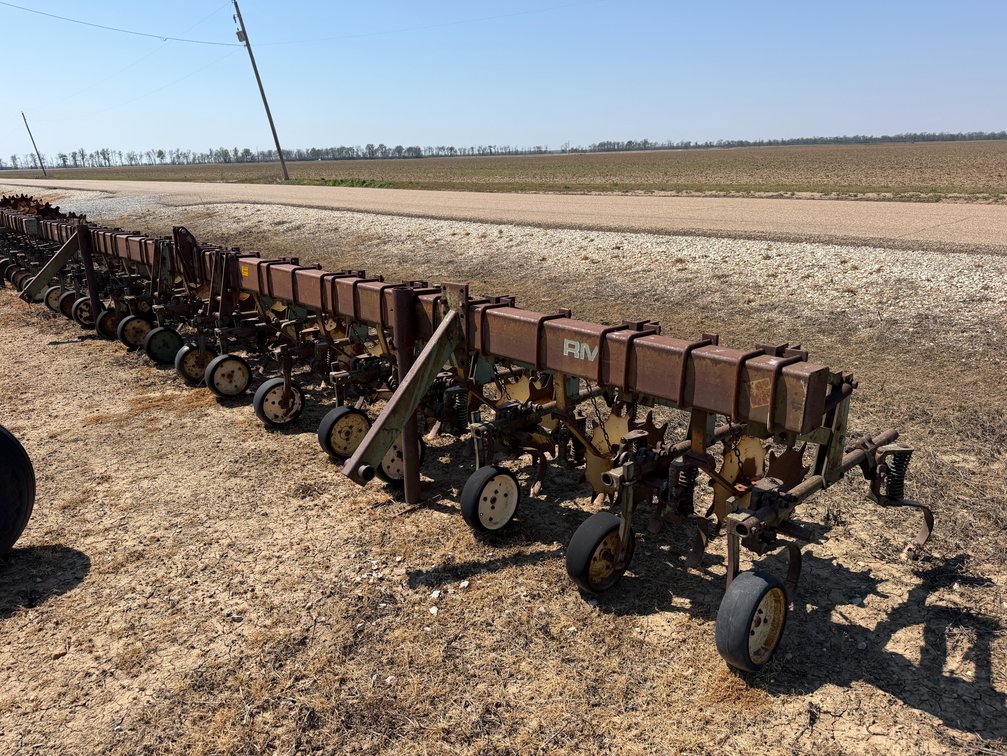 John Deere RM 13-row Cultivator