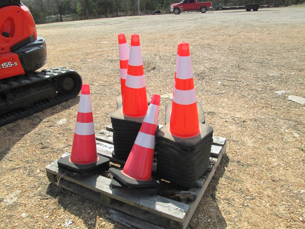 Lot of (50) Traffic Cones INV# 37301