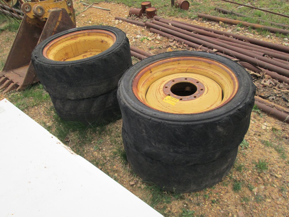 Lot of (4) 305-546 Industrial Tires INV# 38194