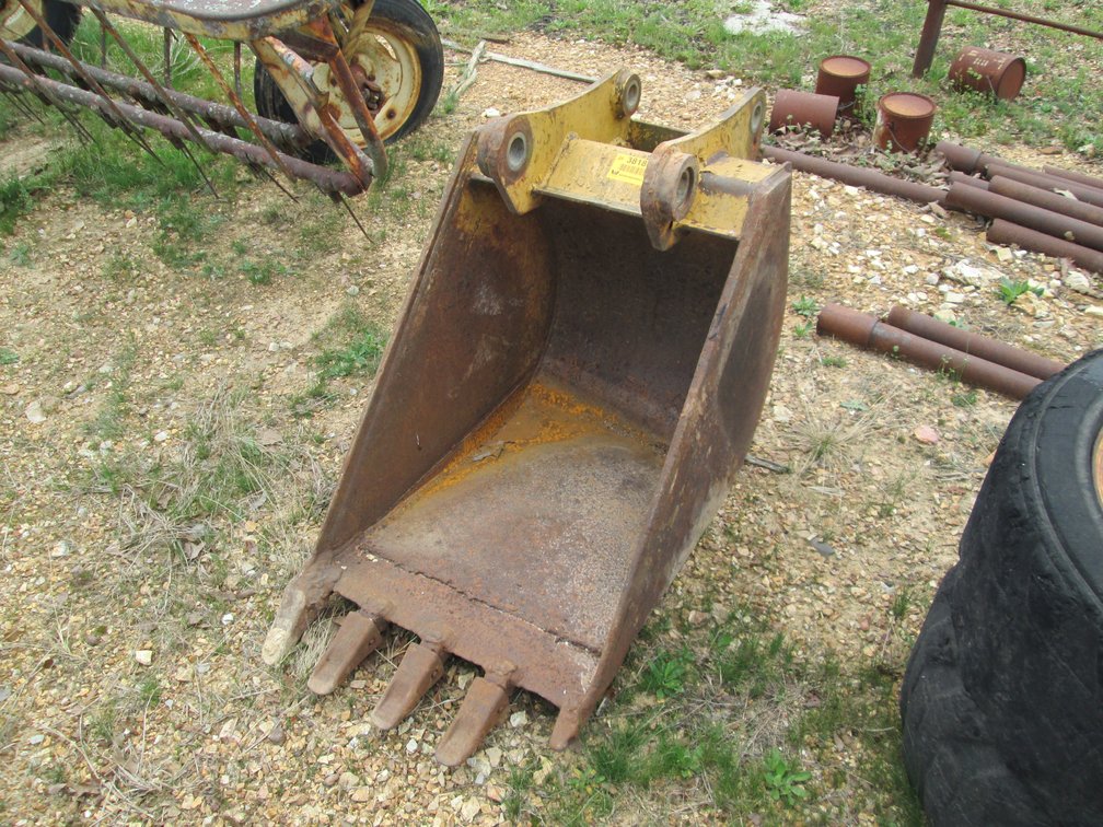 24" Excavator Bucket INV# 38180