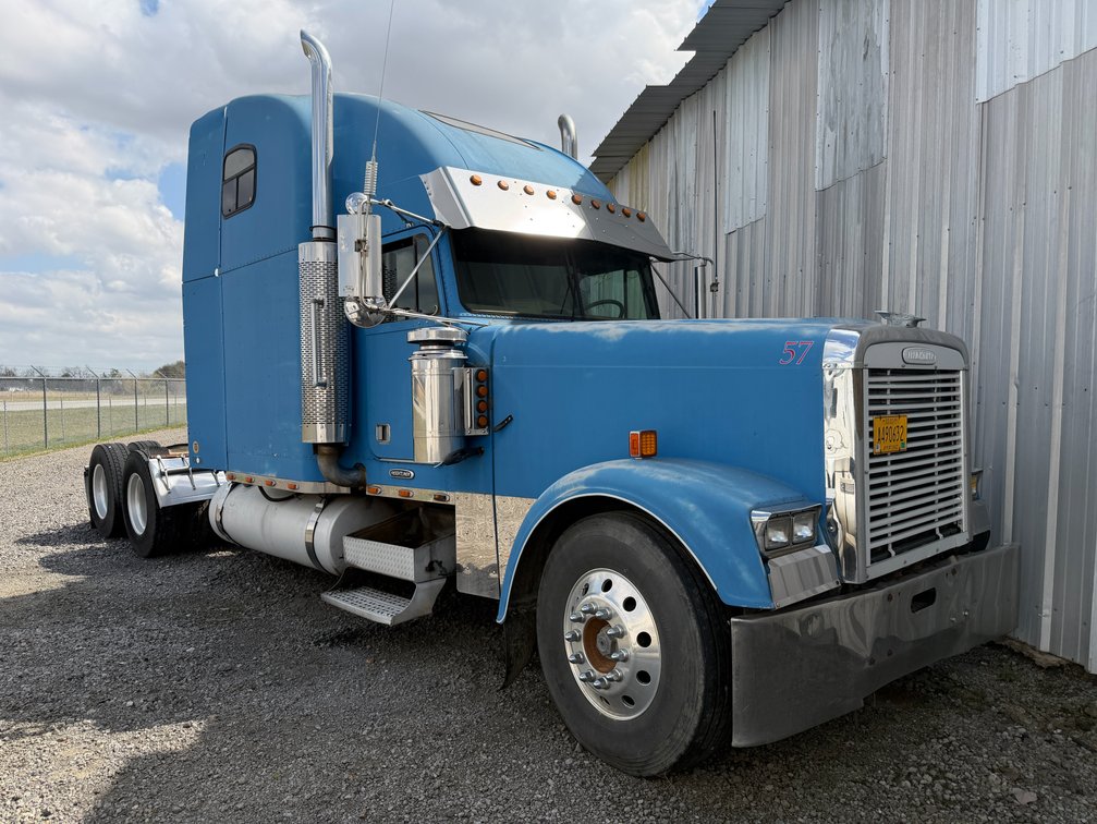 INOP 1998 Freightliner  Sleeper Truck Tractor VIN: 1FUPCSZB6WL953995
