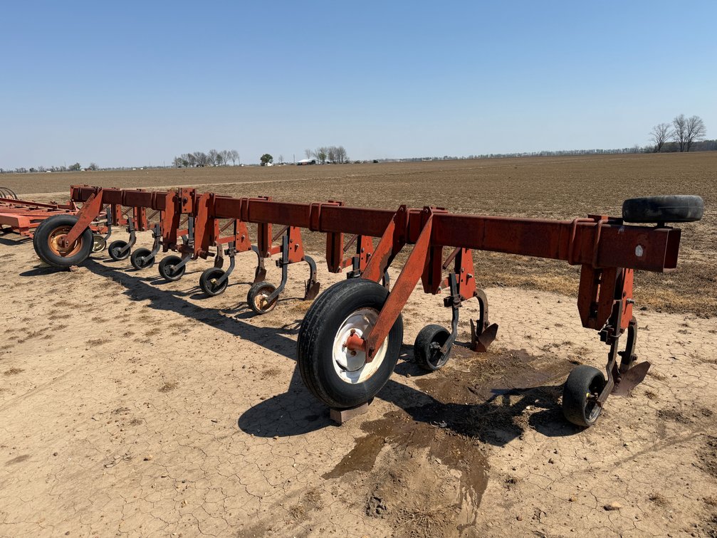 8-row 38" Cultivator