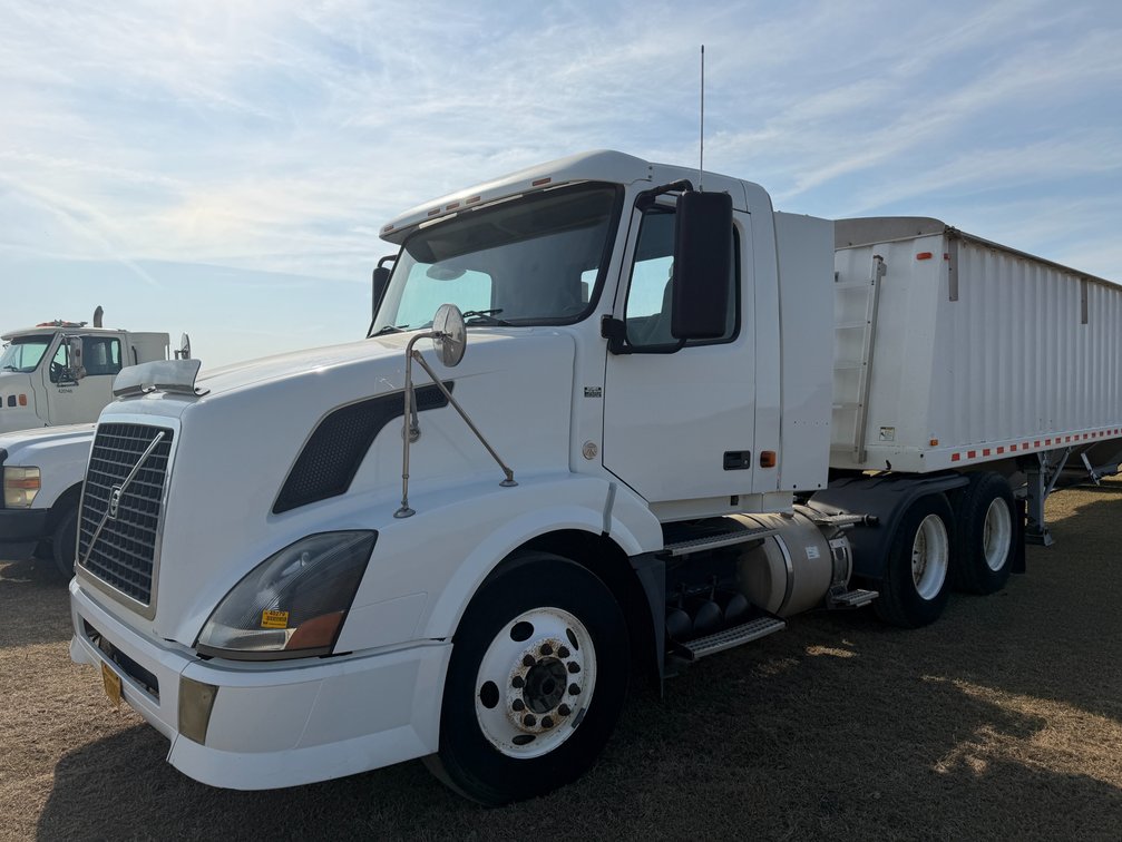2007 Volvo VNL  T/A Daycab Truck Tractor VIN: 4V4NC9GG97N446542