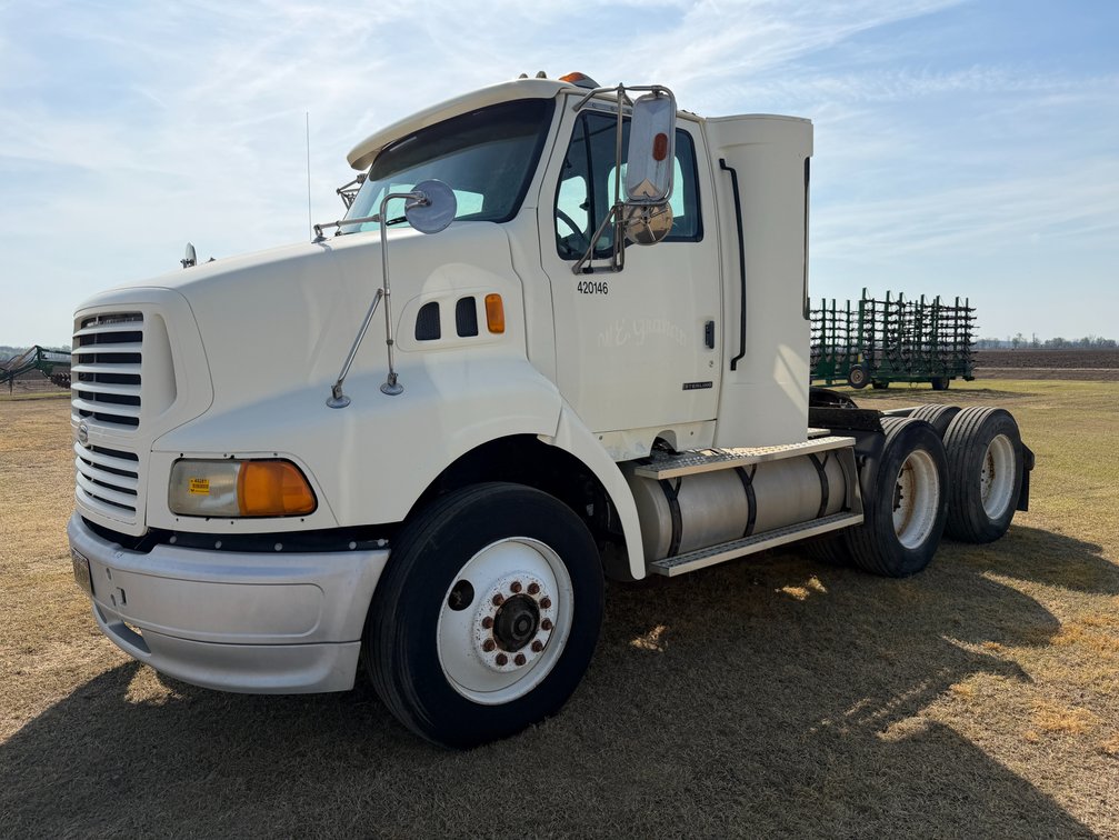 2000 Sterling A9500  T/A Daycab Truck Tractor VIN: 2FWYHSYB0YAF78941