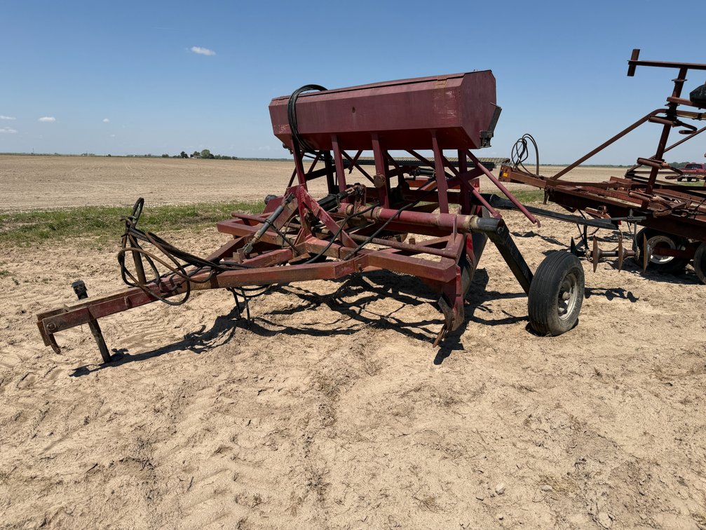 Levee Hog Levee Squeeze w/Seeder