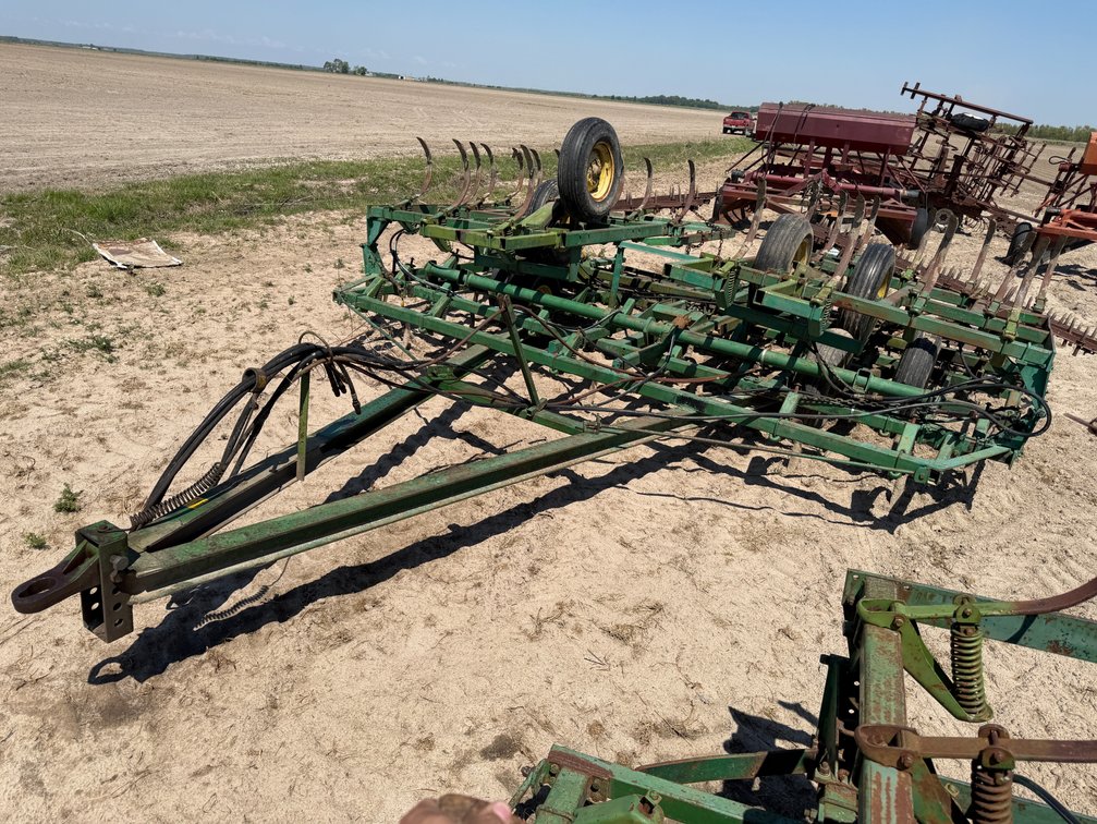 John Deere  1010 28' Field Cultivator