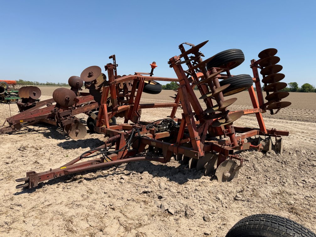 Massey Ferguson MF820 24' Disk