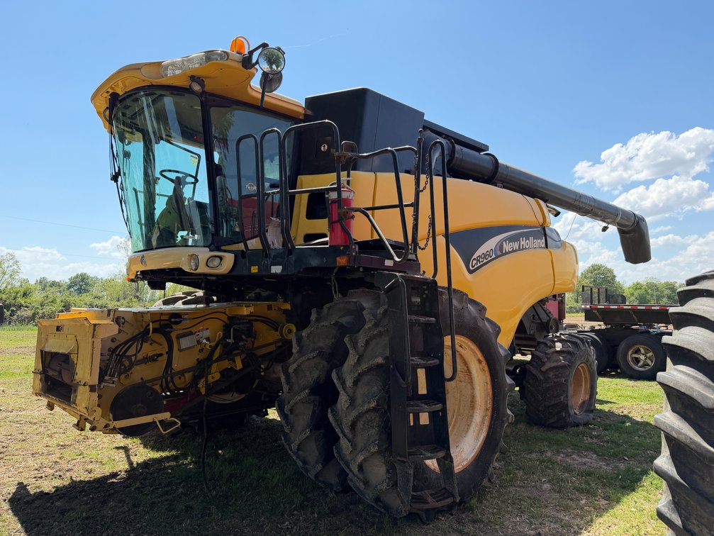 2004 New Holland CR960  Combine