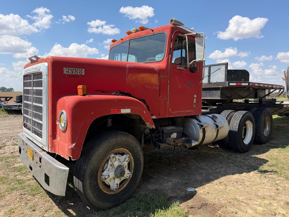 1977 International  Transtar 4300  Daycab Truck Tractor VIN: D2137GGB21316