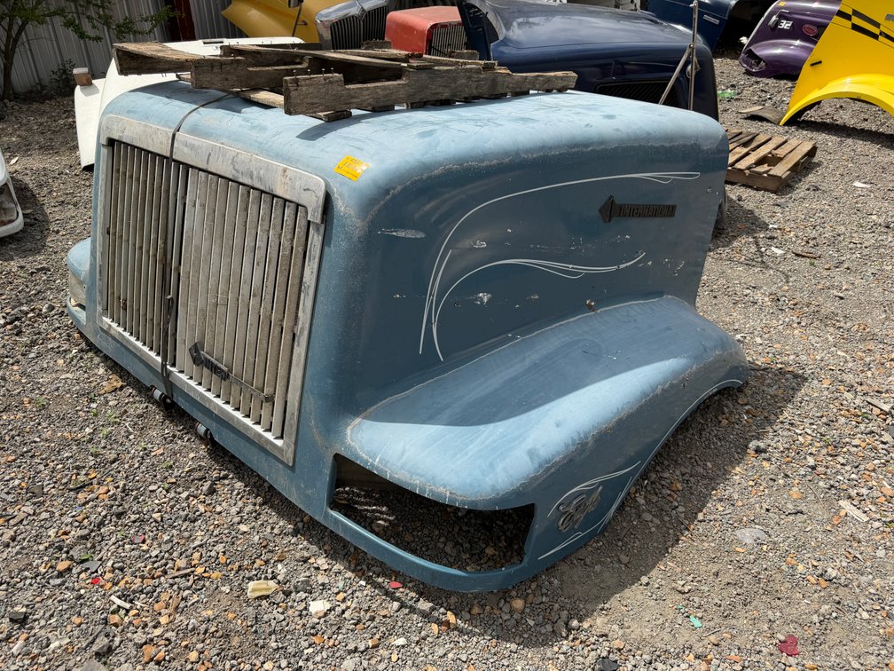 1995 - 1999 International 9200 Truck Hood