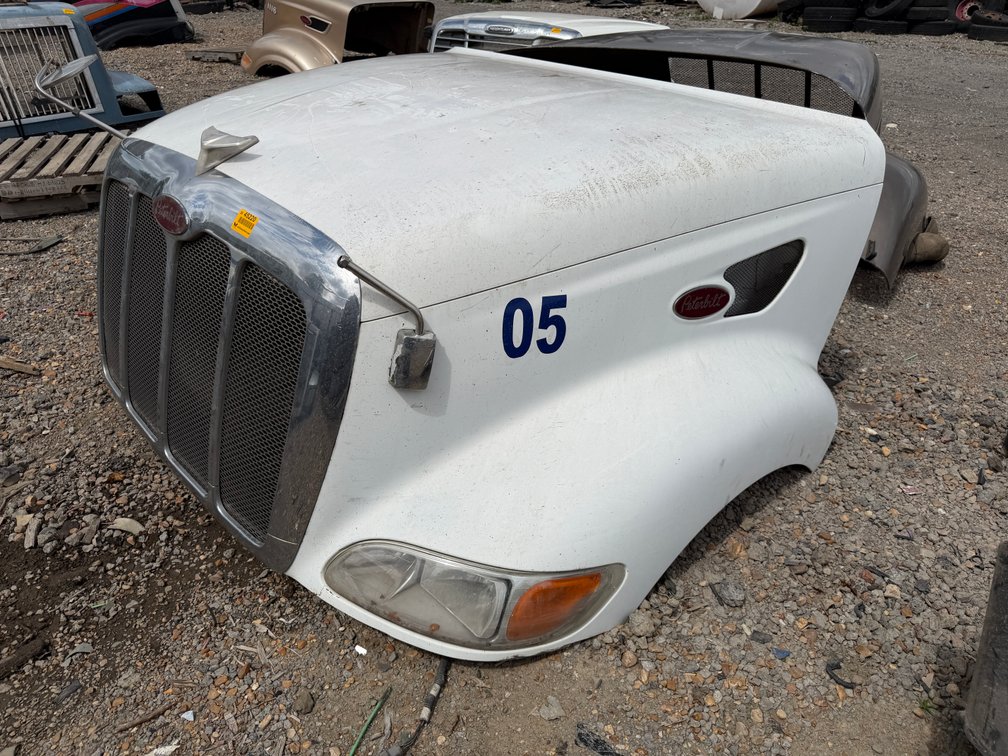 2000 - 2009 Peterbilt 387 Truck Hood