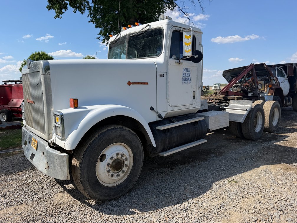 1989 International F-9370  Daycab Truck Tractor VIN: 2HSFBGTR4KC029253