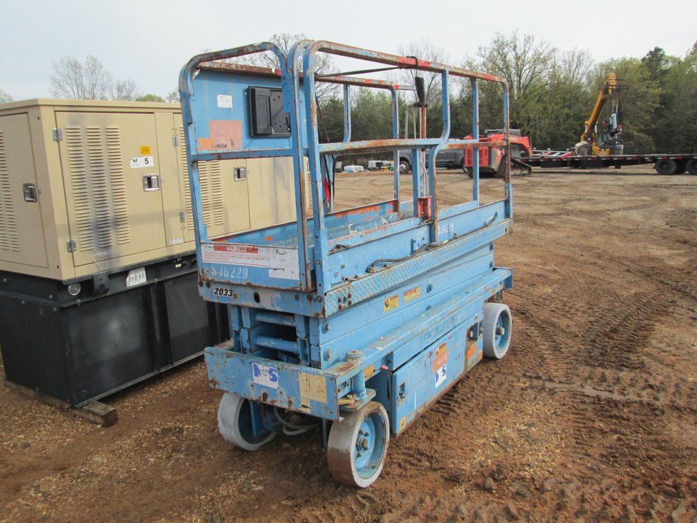 JLG 2033  Scissor Lift INV# 44323