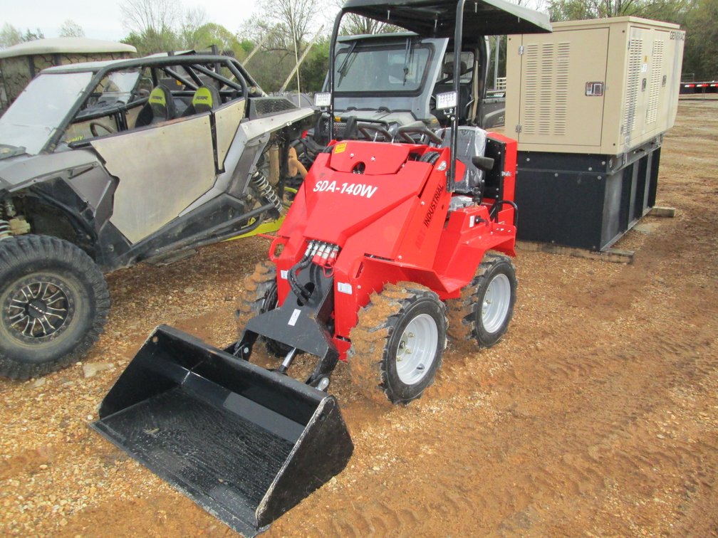 AGT Industial SDA-140W Mini Skid Steer  SDA140W26L0112316 INV# 44325