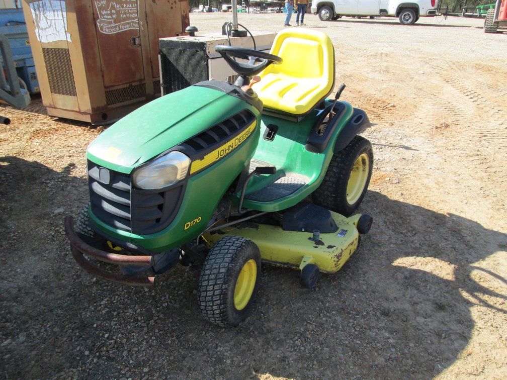 John Deere  D170 Riding Mower INV# 44380