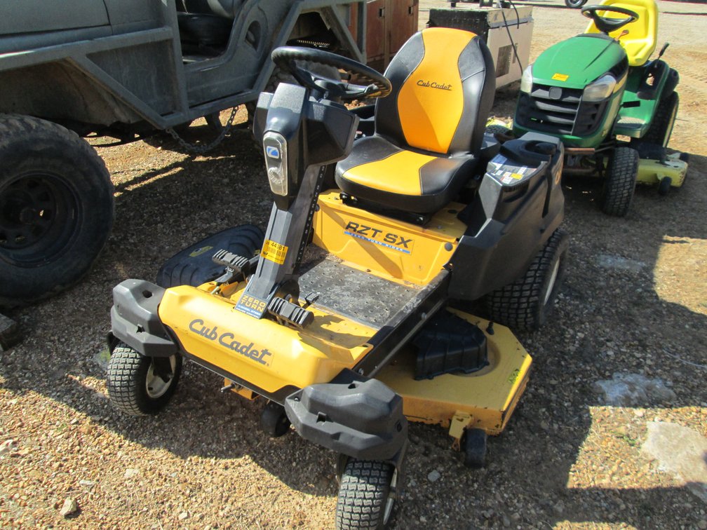 Cub Cadet  RZTSX Zero Turn Mower 1E048H50150 INV# 44381