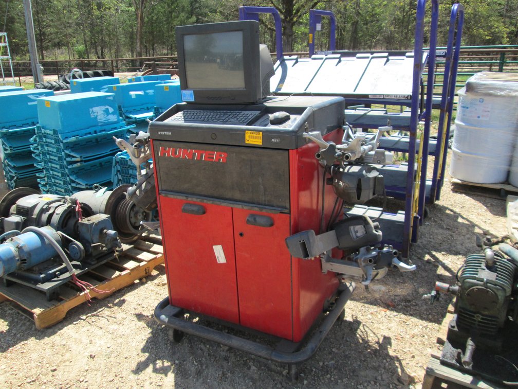 Hunter R811 Alignment Machine w/Tooling INV# 44400