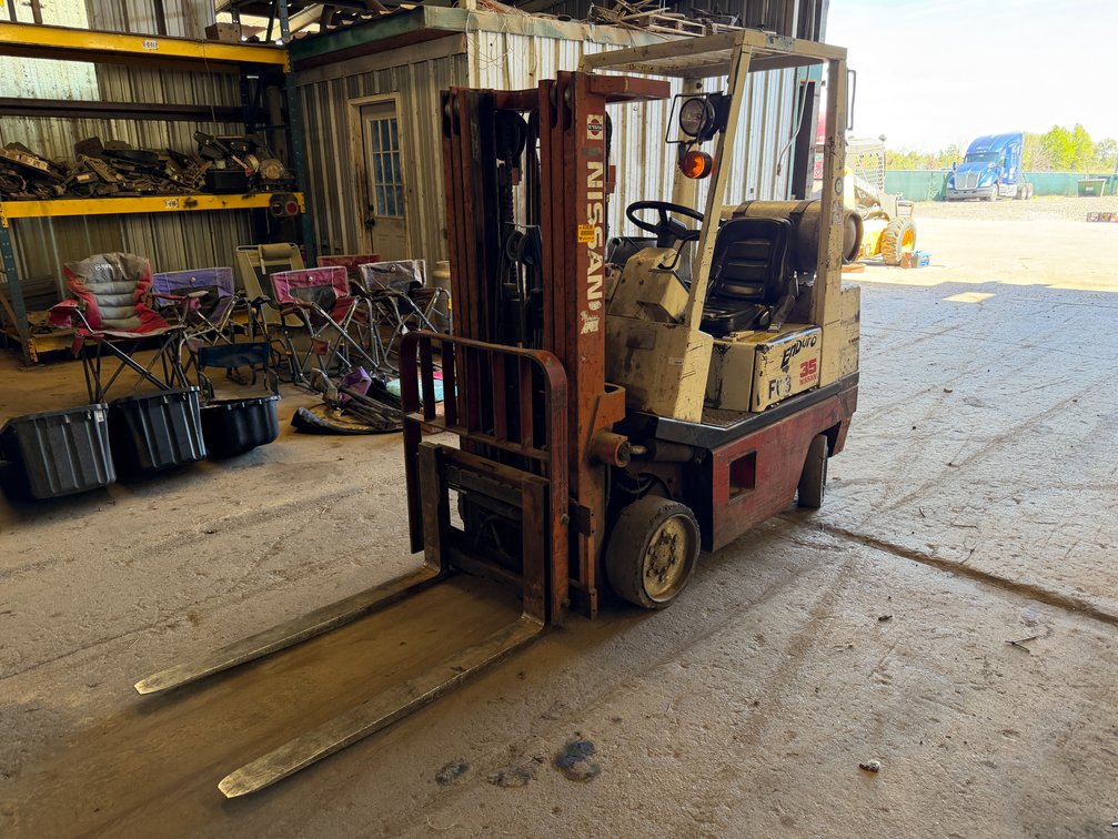 Nissan  Enduro 35 Nissan Fork Lift - Located in Front Portion of Main Shop