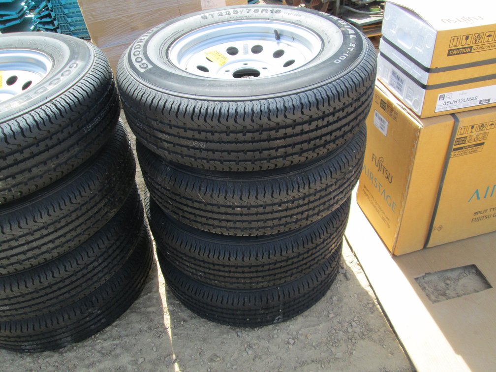 Lot of (4) 225/75R15 Tires INV# 20236