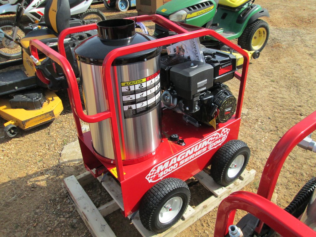 Magnum 4000 Series Gold  Hot Water Pressure Washer 261298 INV# 44570