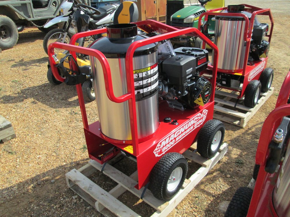 Magnum 4000 Series Gold  Hot Water Pressure Washer 261403 INV# 44569