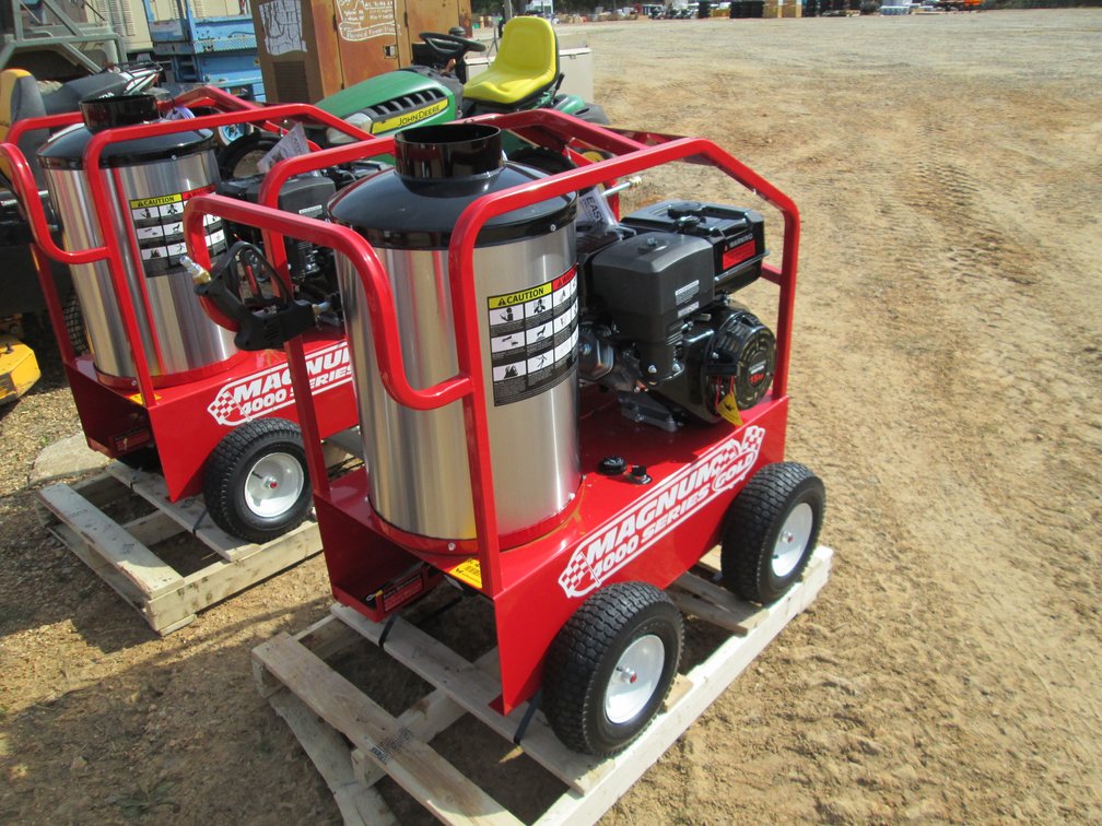 Magnum 4000 Series Gold  Hot Water Pressure Washer 261401 INV# 44571