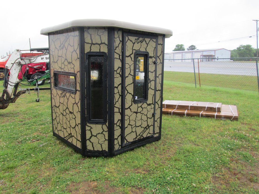 Unused Muddy  Bull  Hunting Blind w/10' Tower  INV# 5255