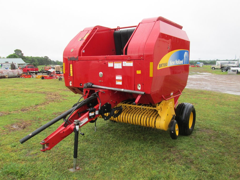 New Holland BR7060 Round Baler Y7N035207  INV# 46545