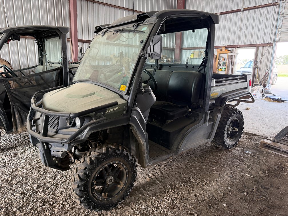 2023 John Deere UV835M 4x4 Gator  UTV VIN: 1M0835MAVPM064400 *SALE PENDING APPROVAL BY JDF
