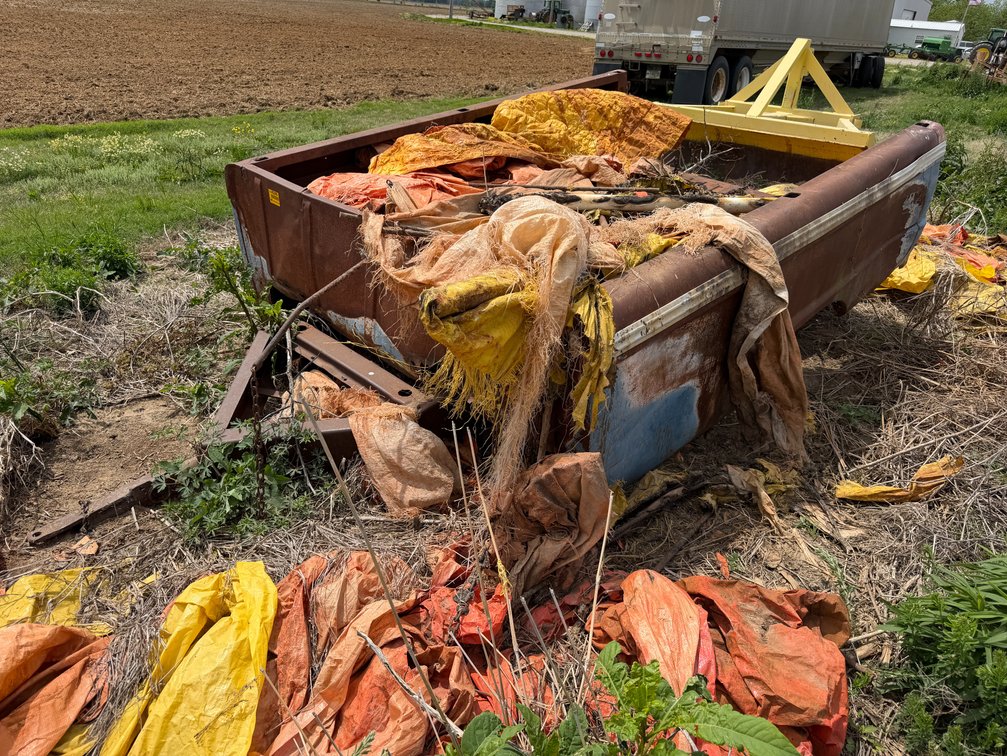 8.5' Bed Trailer W/Levee Spills