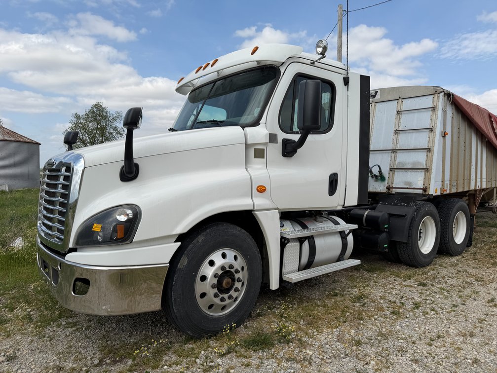 2016 Freightliner Cascadia  Daycab Truck Tractor VIN: 3AKJGEDV9GSGY4090