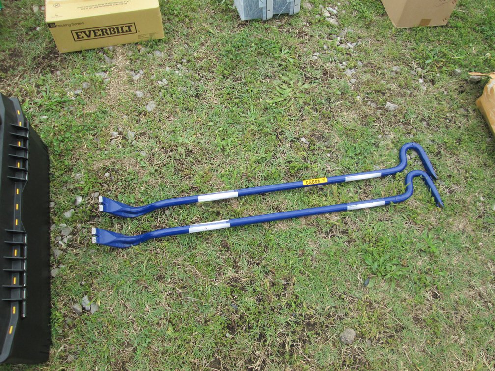 Lot of (2) Unused Pry Bars INV# 44883