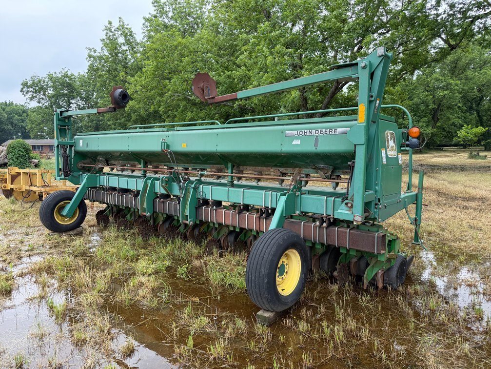 **John Deere  1530 20' 15"  Grain Drill INV# 48774