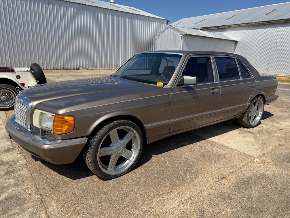 1987 Mercedes-Benz 420 SEL Sedan VIN: WDBCA35D1HA295900