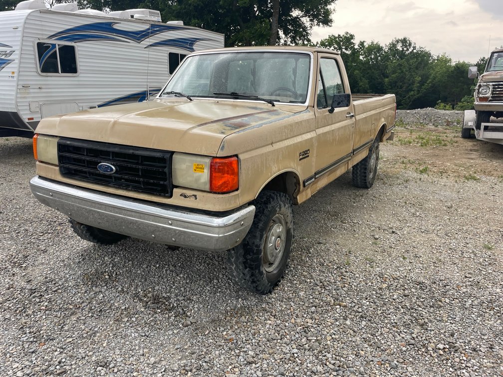 **1987 Ford F250 4x4 Pickup 1FTEF26N5HKB34165 INV# 45772