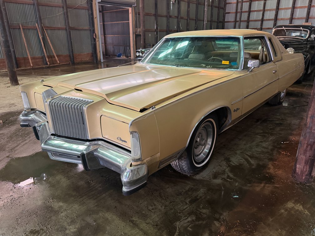 INOP 1977 Chrysler New Yorker Sedan VIN:CS23T7C122387