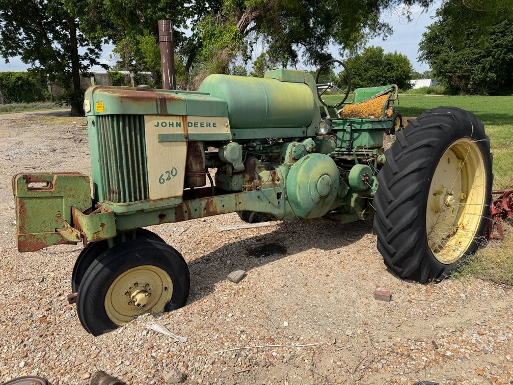 INOP 1957 John Deere 620  Tractor