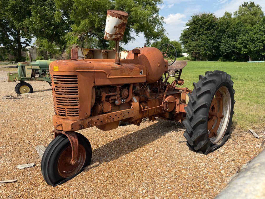 INOP 1950 IH Farmall M  Tractor FBK226858