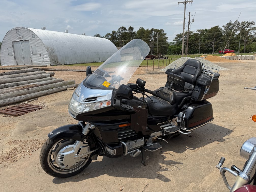 INOP 1998 Honda Goldwing 1500 Motorcycle VIN: 1HFSC2234WA000062