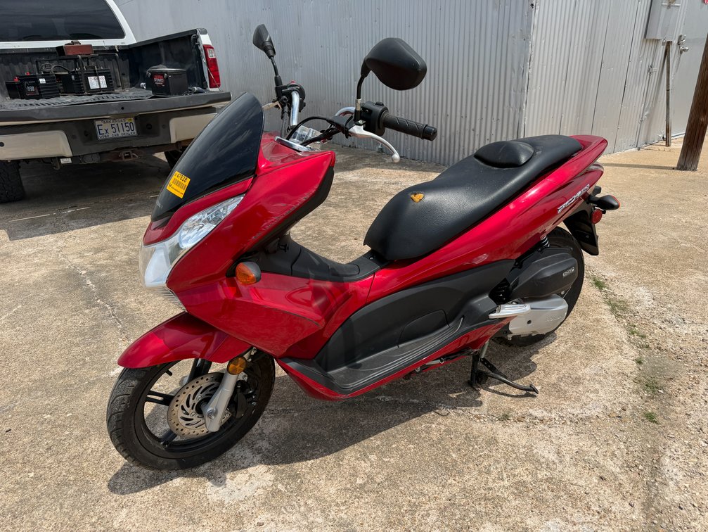 INOP 2013 Honda PCX150  Scooter VIN: MLHKF1210D5007474