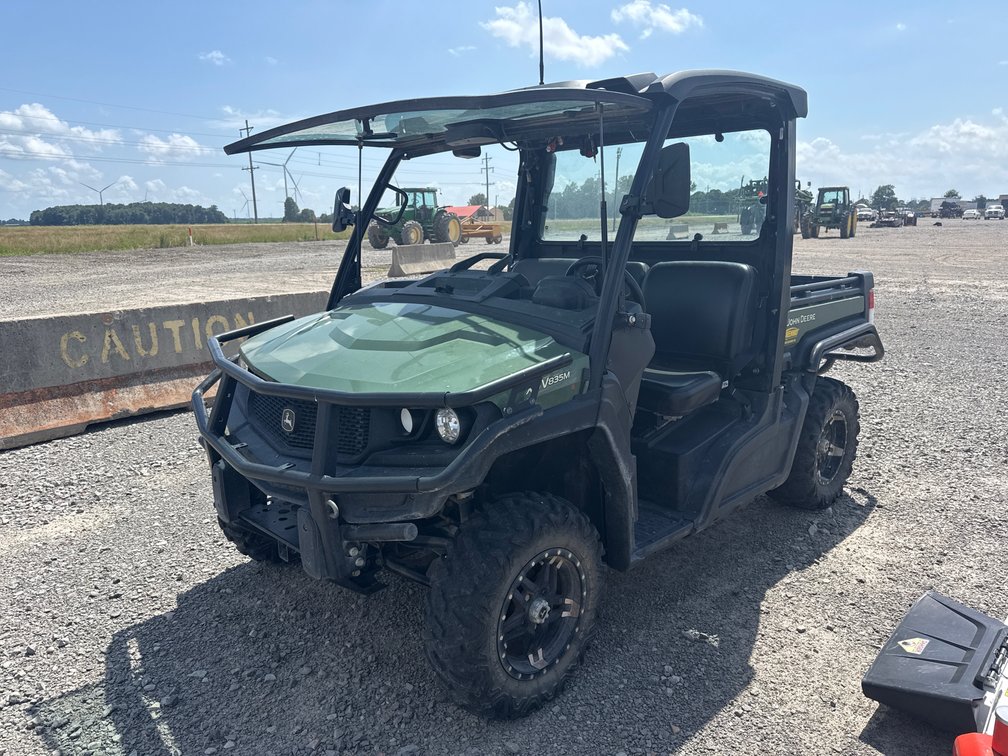 2023 John Deere UV835M Gator 4x4 UTV VIN: 1M0835MAVPM064400 INV# 5403