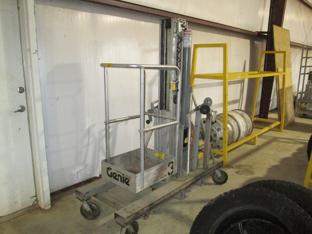 Genie PEU-19DC 300lb max One Person Man Lift 2485-599S INV#45939