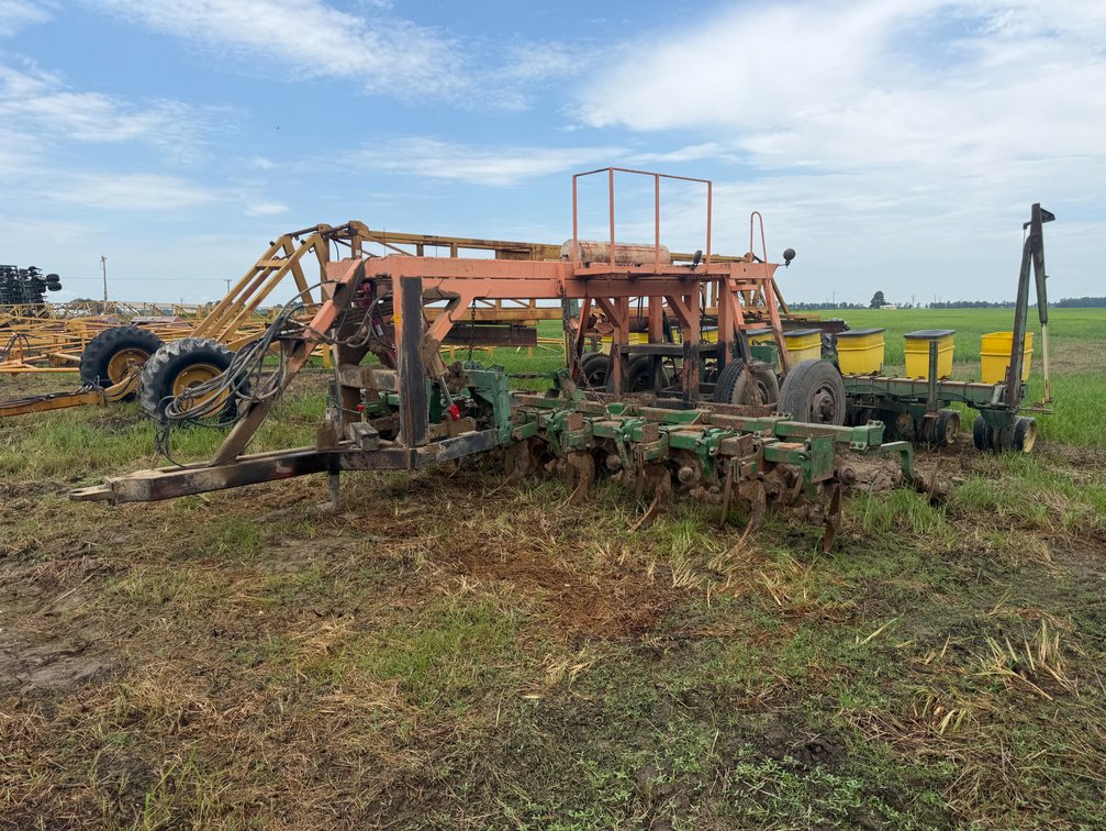 Dennis Planter Caddy w/ Ripper, Dellco Hipper & John Deere Planter INV#51927