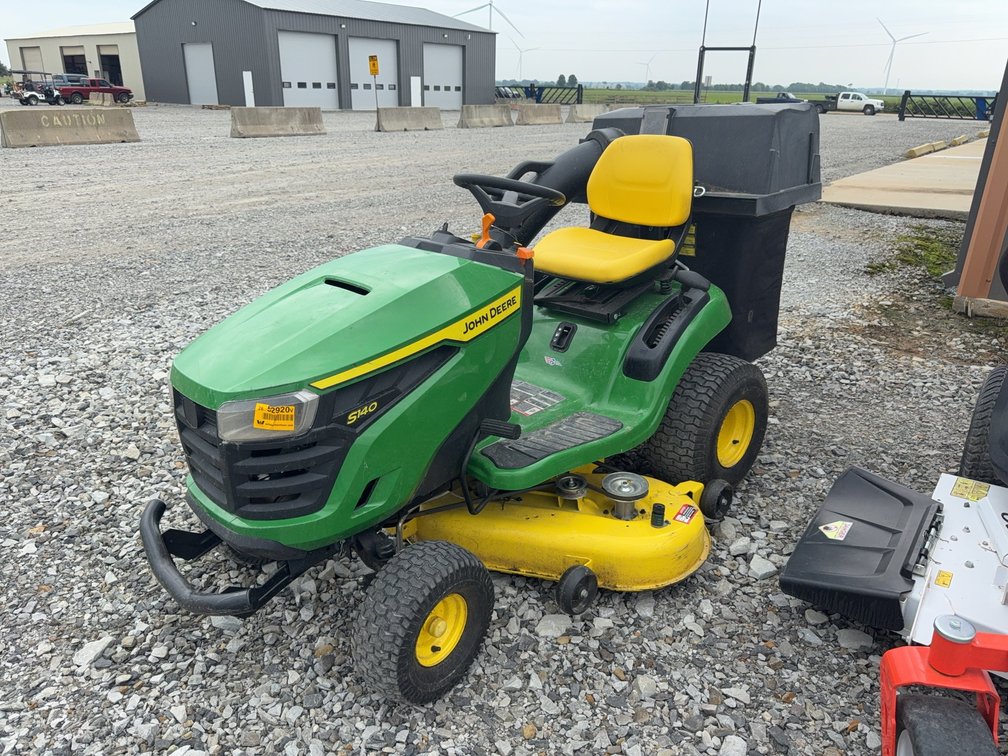 John Deere S140 42” Riding Mower w/ Bagger 1GXS140EHLM013857 INV#52920