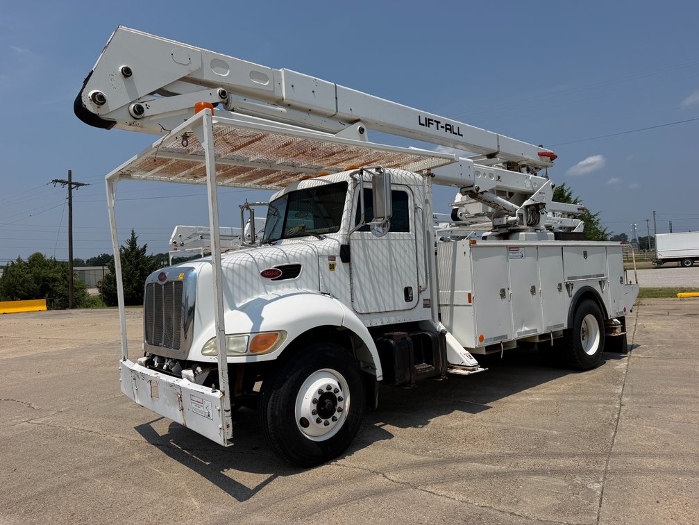 **2007 Peterbilt 335 Daycab S/A Bucket Truck 2NPLHZ7X97M687837 INV#40380