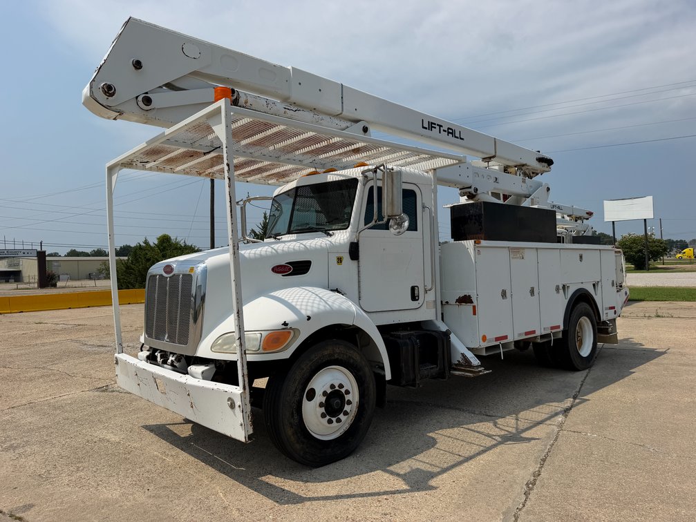 **2007 Peterbilt 335 Daycab S/A Bucket Truck 2NPLHZ7X47M687924 INV#40383